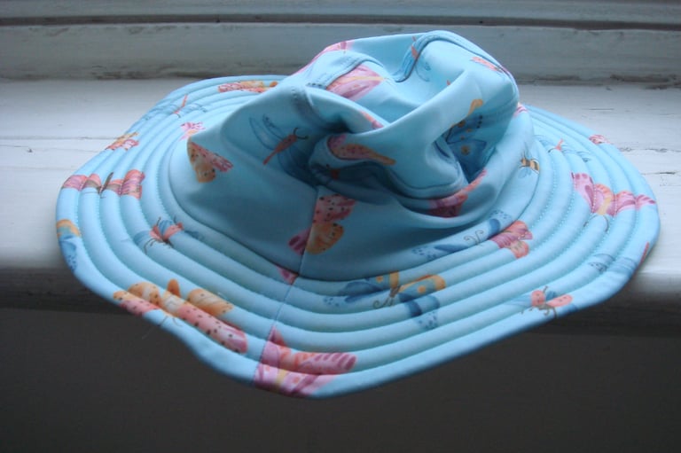 New Purebaby Swim Sun Hat for Toddlers Purchased at Fenwick of Bond Street £5 or 3 for £10