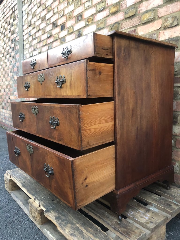 Antique 18th century Queen Ann Walnut chest of drawers 