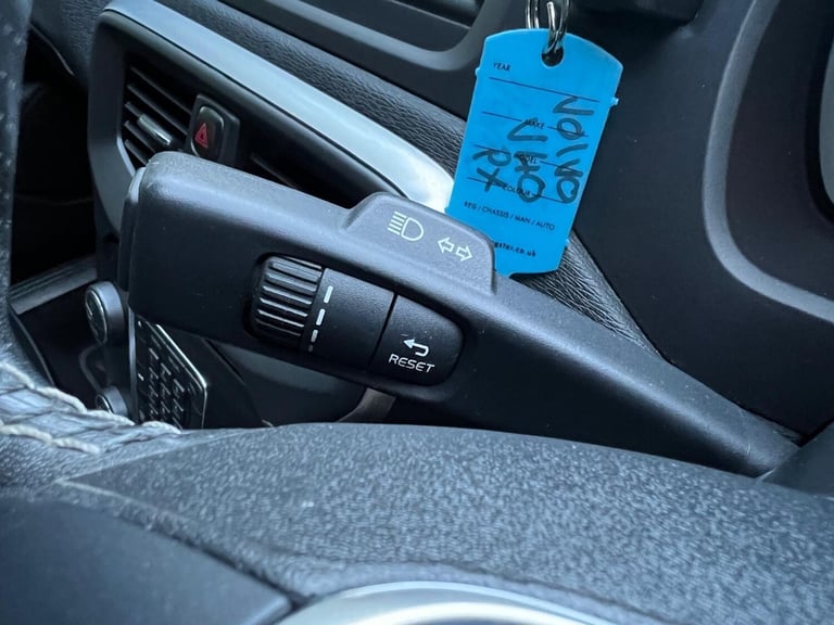 2018 Volvo V40 2.0 T2 R-Design Euro 6 (s/s) 5dr HATCHBACK Petrol Manual