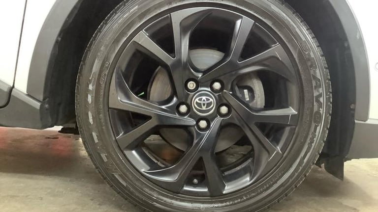 2019 Toyota C-HR 1.8 VVT-h Dynamic SUV 5dr Petrol Hybrid CVT Euro 6 (s/s) (122 ps) Automatic SUV ...