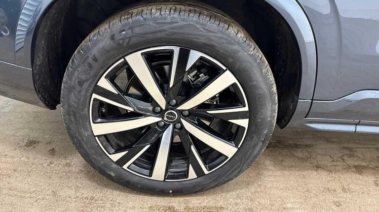 2025 Volvo XC90 Plus, T8 AWD Plug-in hybrid, Electric/Petrol, Dark, 7 Seats ESTATE Petrol/Electri...