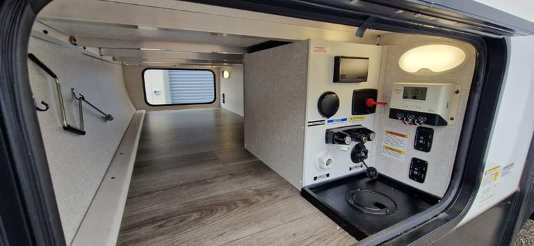 Forest River East To West Longitude 319BH American Caravan 5th Wheel