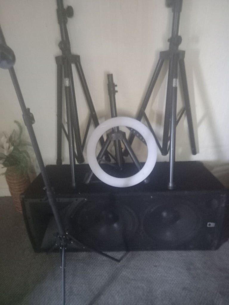 Speaker 2000wts pa stands 1 lihhting stand