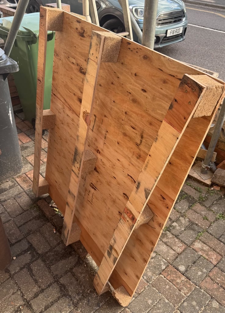 Free wood pallet