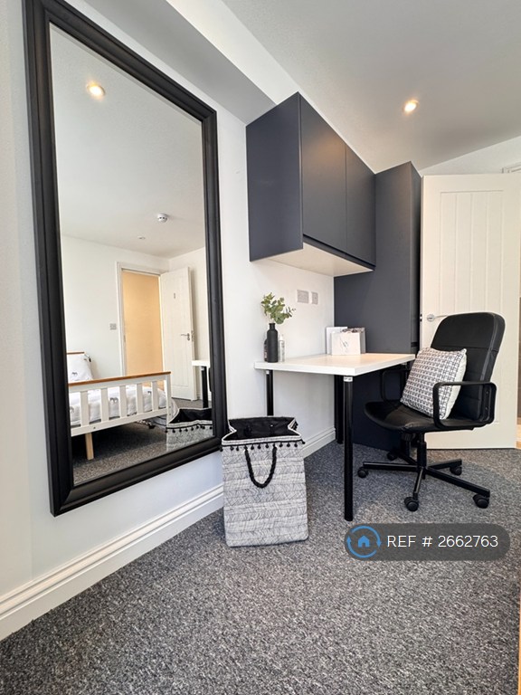 8 bedroom house in Margate Road, Southsea, PO5 (8 bed) (#2662763)