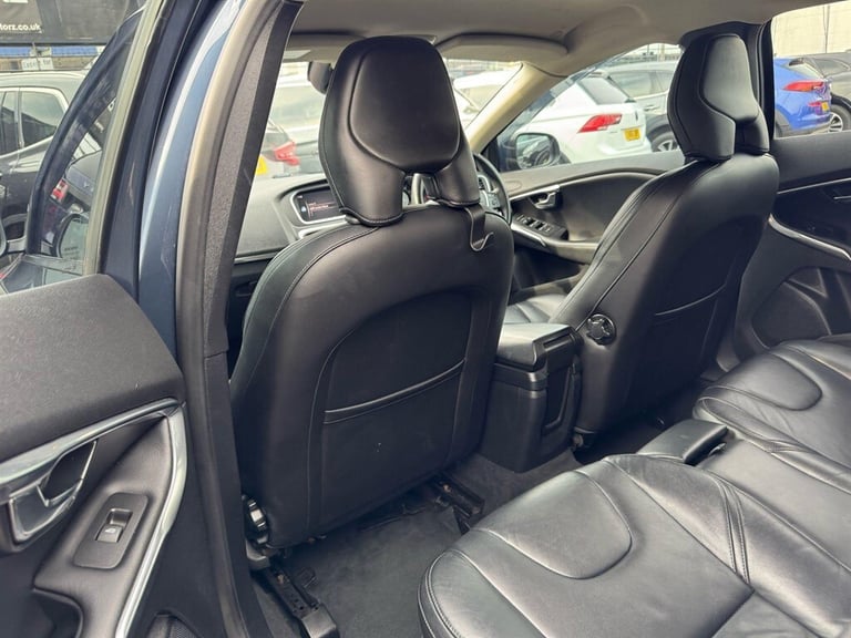 2018 Volvo V40 2.0 D2 Momentum Nav Plus Auto Euro 6 (s/s) 5dr Hatchback Diesel Automatic
