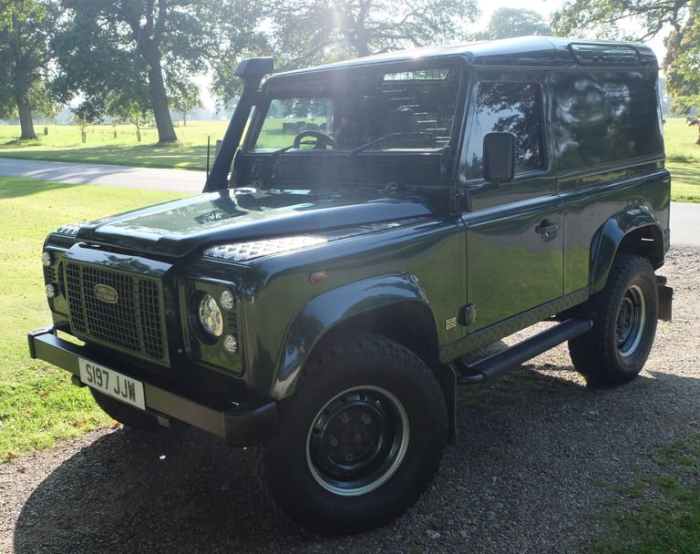 Land Rover Defender TD5 SWB diesel County (New galvanised chassis)