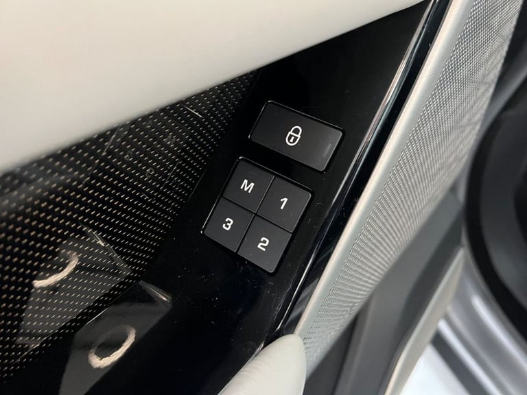 2017 Land Rover Range Rover Velar 3.0 SD6 V6 First Edition SUV 5dr Diesel Auto 4WD Euro 6 (s/s) (...