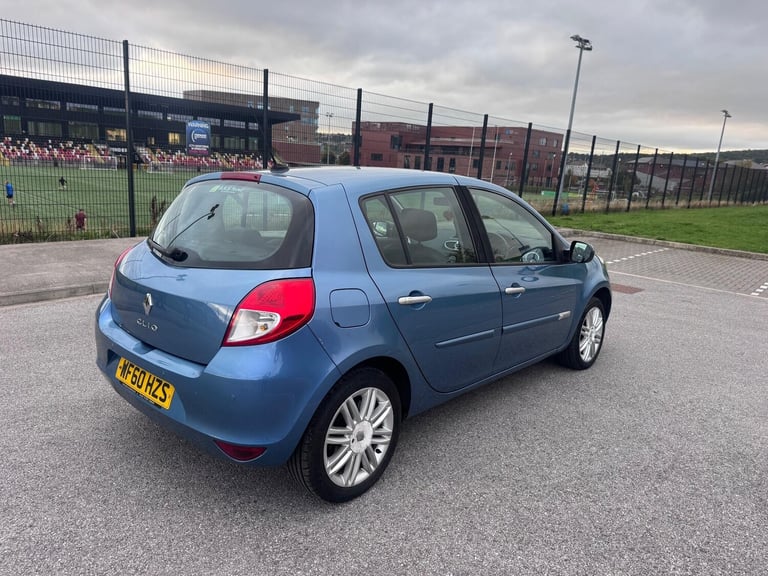 2011 Renault Clio 1.6 VVT Initiale TomTom Auto Euro 5 5dr HATCHBACK Petrol Automatic