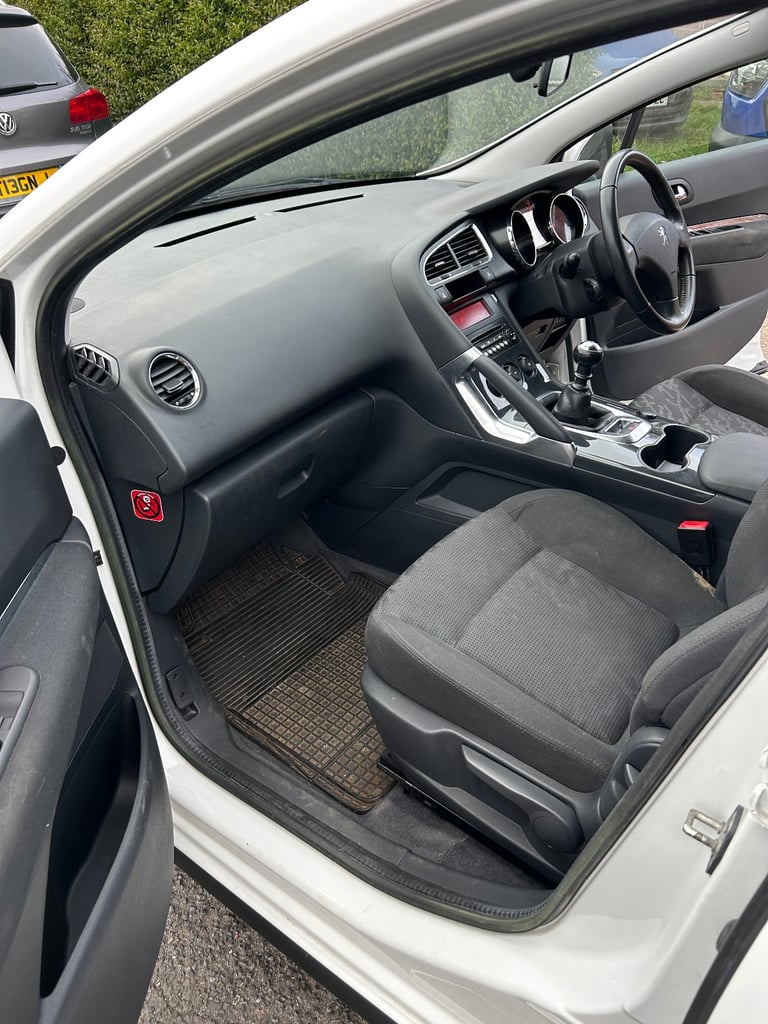 Peugeot, 3008, Hatchback, 2012, Manual, 1560 (cc), 5 doors