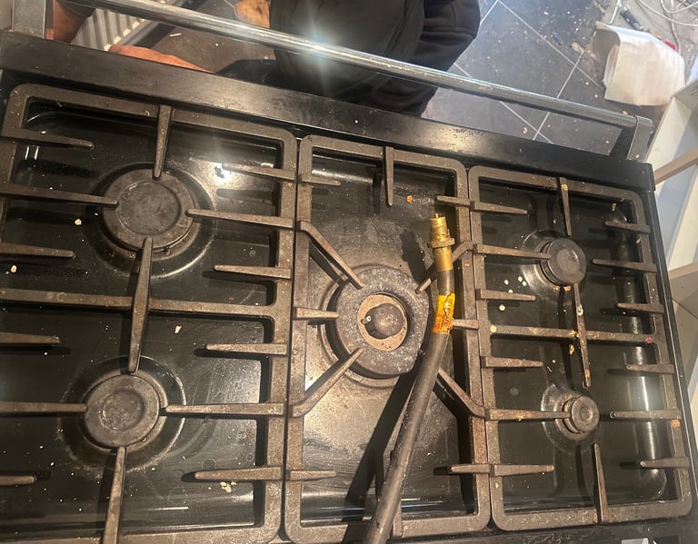 image for 5 gas burner hob with oven