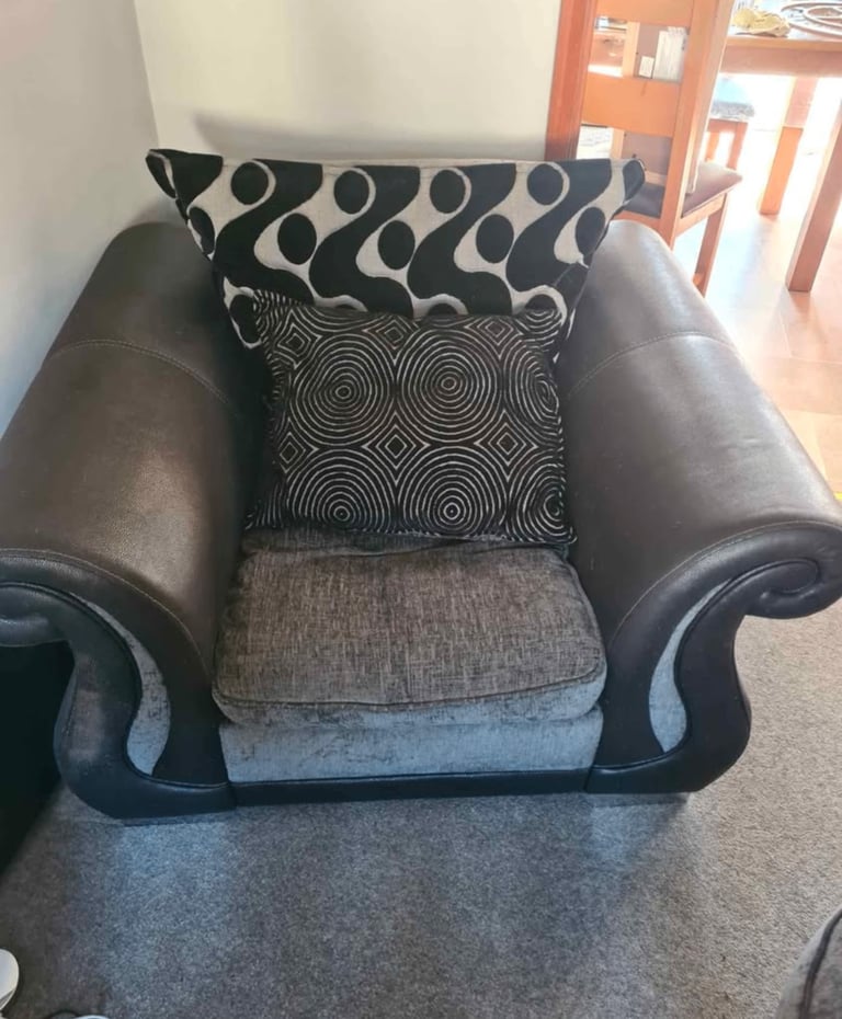 image for 4 piece living room suite