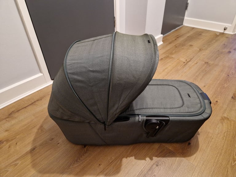 image for Joolz Aer bassinet carrycot