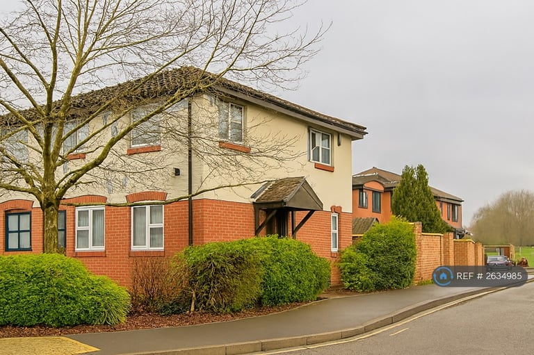 image for 3 bedroom house in Heathlands Way, Hounslow, TW4 (3 bed) (#2634985)
