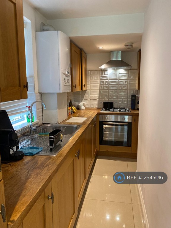 2 bedroom flat in Black Prince Rd, London, SE11 (2 bed) (#2645016)