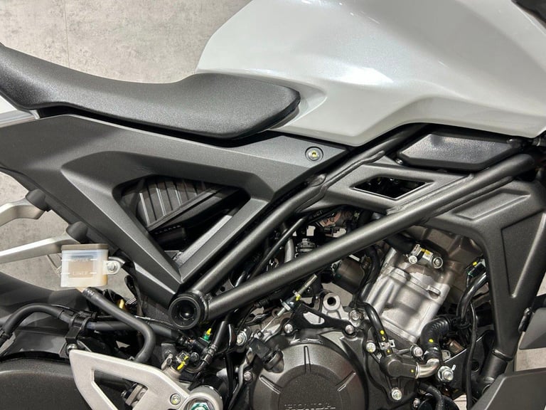 75/2025 Honda CB125R - ONLY 532 MILES!! - STUNNING!