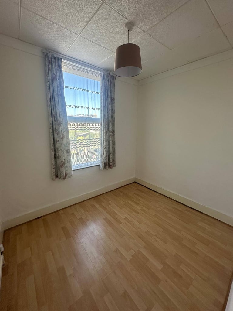 Beautiful 4 Bedroom House With Private Garden Ready To Move On Ley Street Ilford (IG2 7QX)