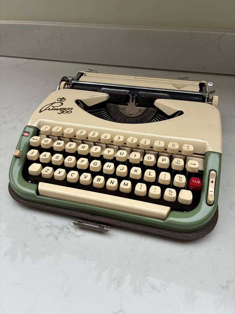 Princess 300 Typewriter