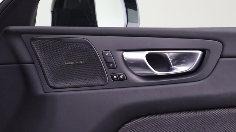  Volvo XC60 B5 (P) AWD Plus Black Edition (Harman Kardon Sound, 360 Camera, BLIS) Petrol/Electric...