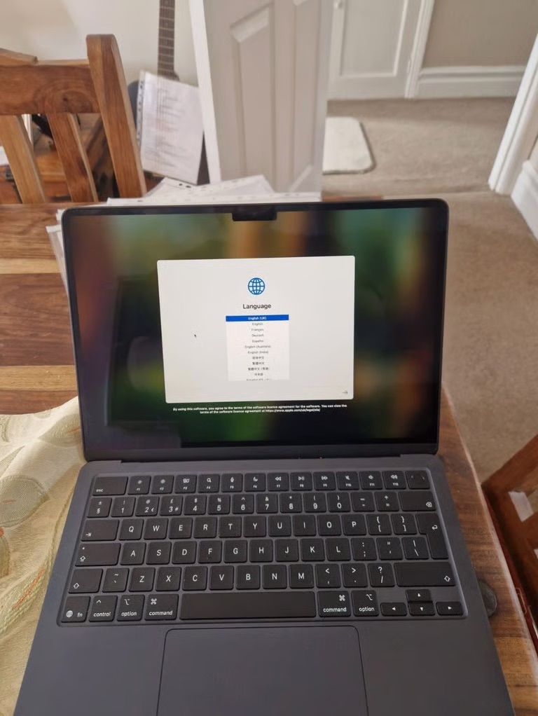 Apple MacBook Air 13.6in M4 2025 512GB SSD 16GB RAM Midnight Color