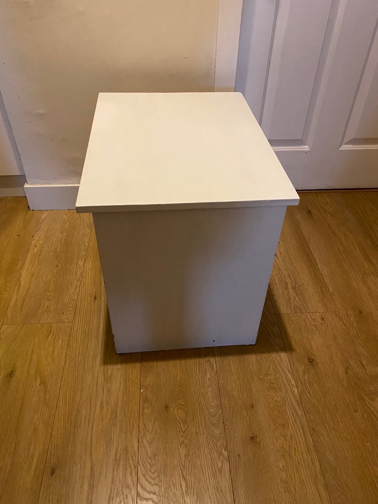 Small wooden unit