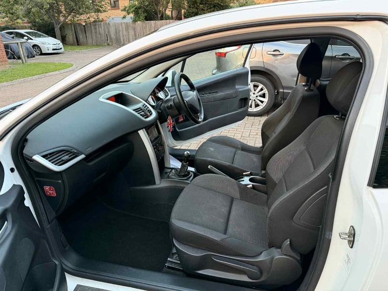 Peugeot, 207, Hatchback, 2011, Manual, 1360 (cc), 3 doors