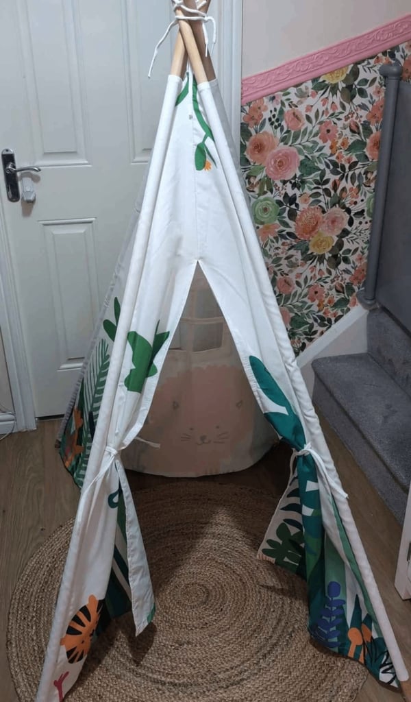 Jungle tipi tent 