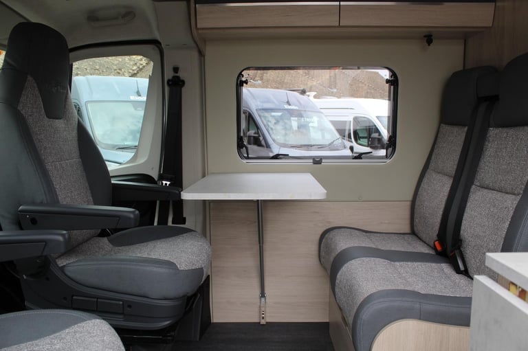Auto-Trail Expedition 67 POP TOP ROOF, AUTOMATIC DIESEL AUTOMATIC 2025