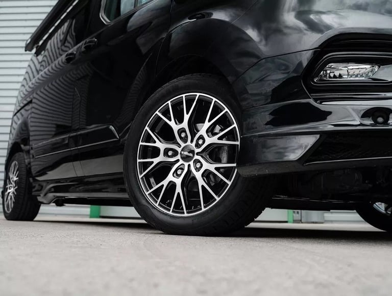 FORD TRANSIT TOURNEO CUSTOM 4X 18'' CALIBRE CRUSADE GLOSS BLACK POLISHED FACE NEW ALLOY WHEELS