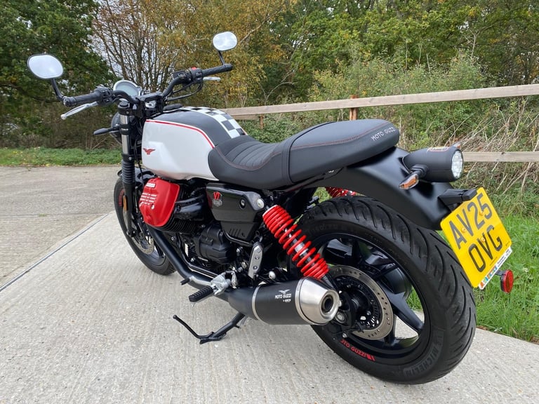 MOTO GUZZI V7 STONE ABS, 2025, 1,264 MILES, STUNNING EXAMPLE ITALIAN 850 TWIN