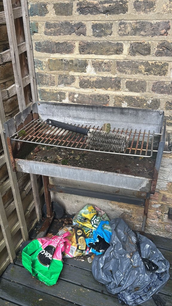 image for Free - Charcoal Barbecue - ready for pick-up! 
