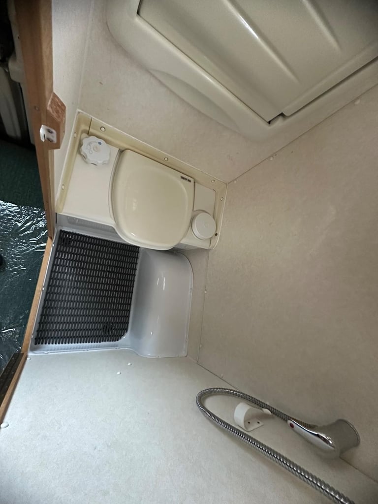 Auto-Sleepers Symbol 2 berth compact DIESEL MANUAL 2004/04