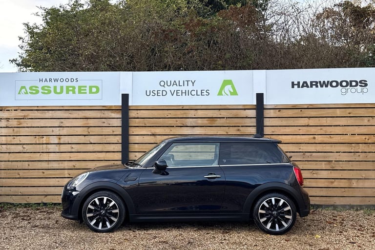 2022 MINI Hatch 1.5 Cooper Exclusive Hatchback 3dr Petrol Steptronic Euro 6 (s/s) (136 ps) HATCHB...