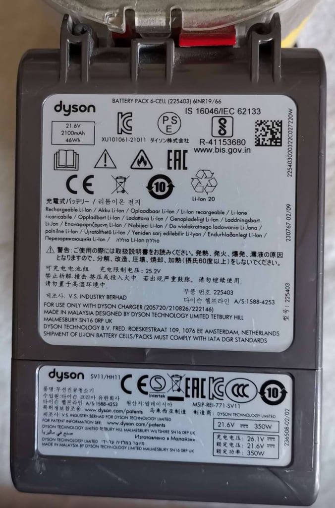 Dyson cordless vaccum cleaner for sale