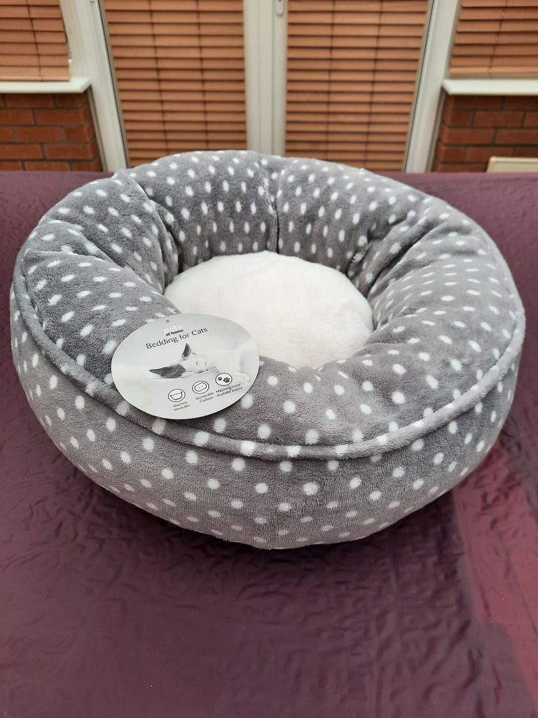 Pets at Home cat bed, as new