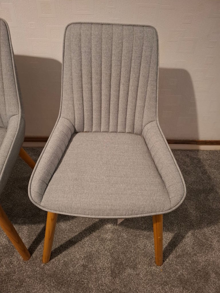 John Lewis dining table and chairs, hardley use and in excellent condition 