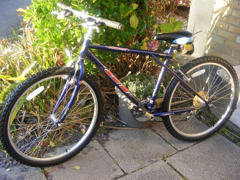 GT OUTPOST 26" WHEEL BIKE 16" FRAME IN GREAT WORKING CONDITION