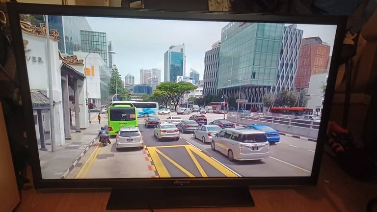 FREE DELIVERY excellent 40 LED full HDTV 1080p freeveiw channels inbuilt 