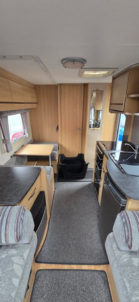Coachman pastiche 524/4 berth 2011 motor mover fantastic condition large end bathroom