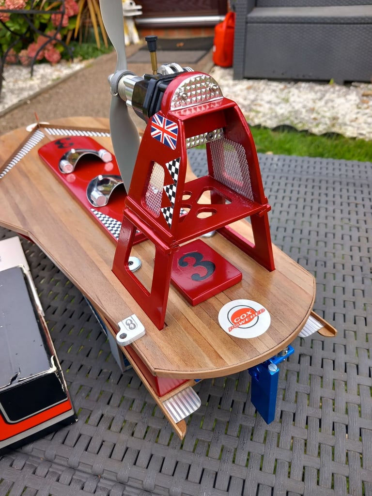 Model Boat. Cox Powered Hydroplane Vintage USA 