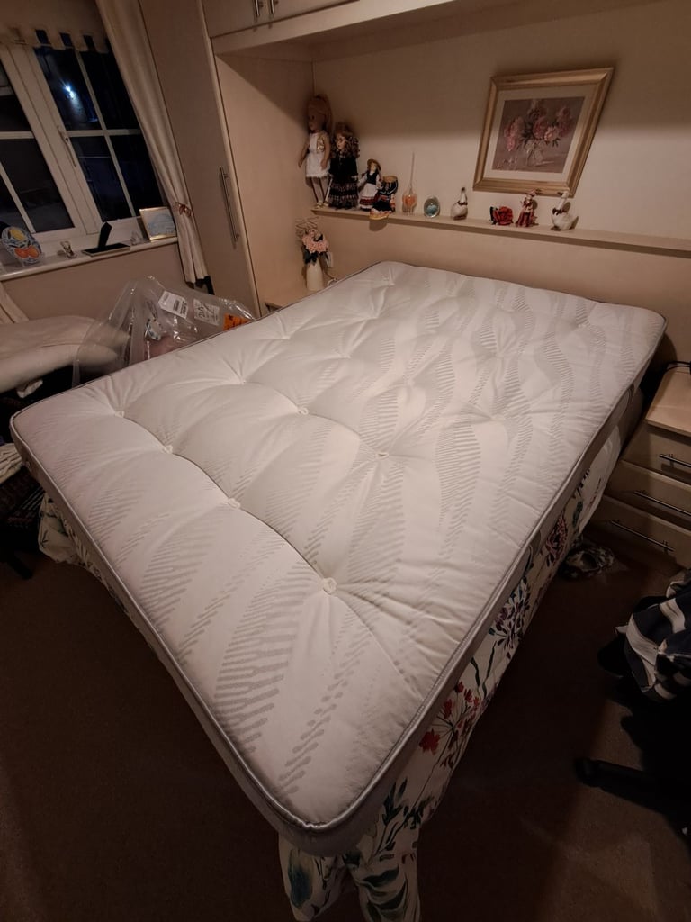 Sealy Double Mattress Excellent condition (as new) - Collection Only
