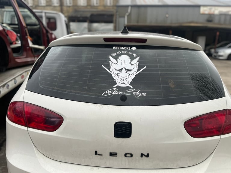 SEAT LEON MK2 FACELIFT IN WHITE LB9A FOR BREAKING / BUMPERS/LIGHTS ETC