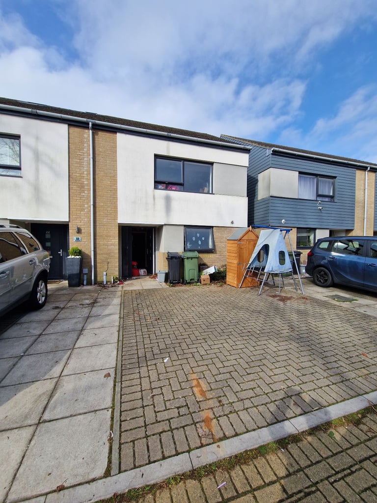 3 bed for another 3 or 4 bed house