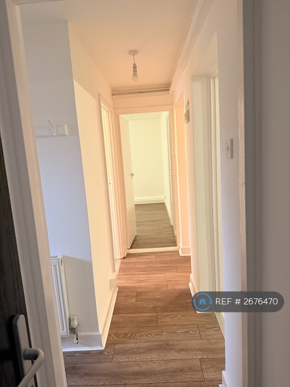 2 bedroom flat in Shorts Way, Rochester, ME1 (2 bed) (#2676470)