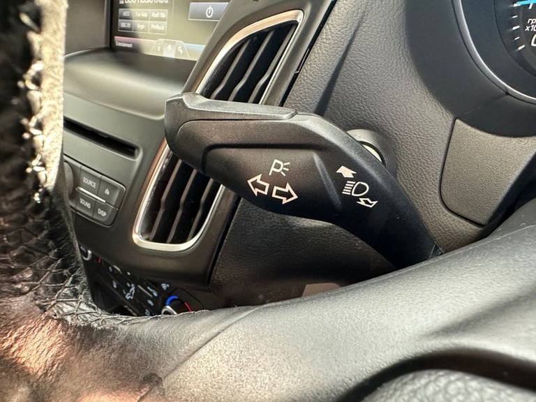 2015 Ford Focus 1.0 EcoBoost 125 Titanium 5dr HATCHBACK PETROL Manual