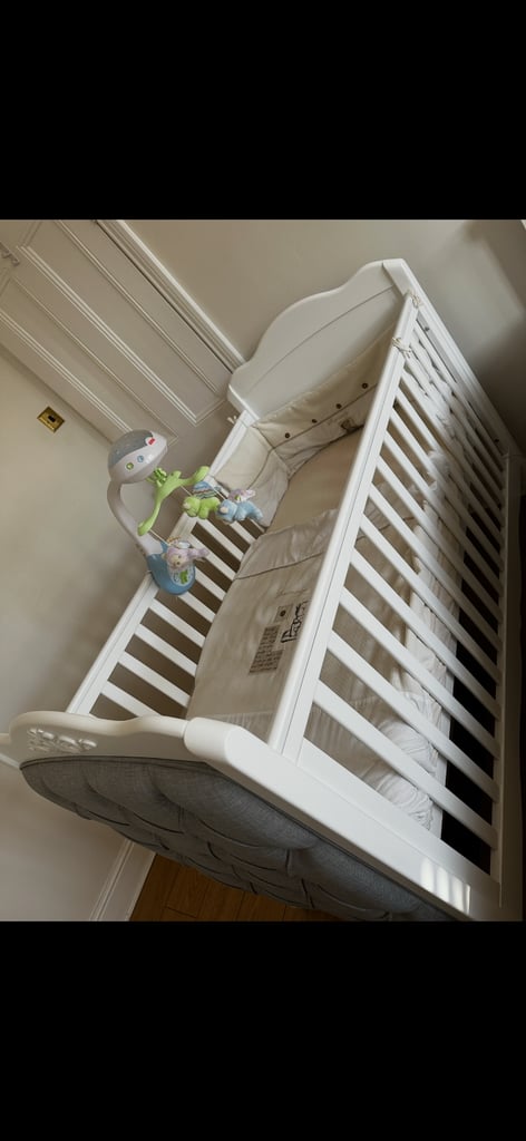 Mee-go Epernay Cot Bed with Mattress for Sale