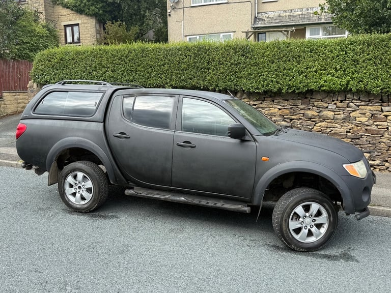 image for 2008 MITSUBISHI L200 4-WORK D/C DOUBLE CAB MANUAL DIESEL 4X4 GREEN
