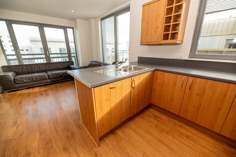 FLAT SHARE: DOUBLE ROOMS for let within remarkable, 4 bed, new-build flat with large roof terrace