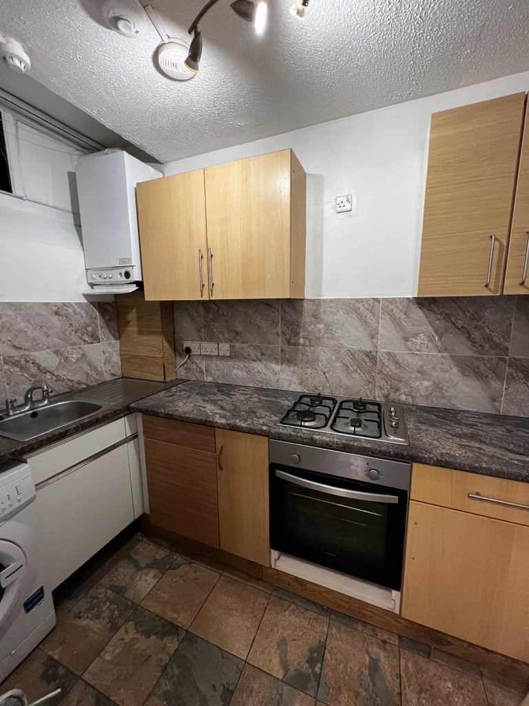 THREE BEDROOM GROUND FLOORS FLAT TO LET AT WICK ROAD HACKNEY LONDON E9 5AN 