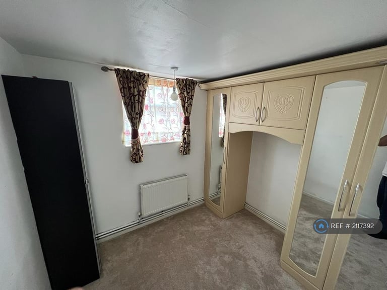 3 bedroom flat in Glebelands Road, Feltham, TW14 (3 bed) (#2117392)